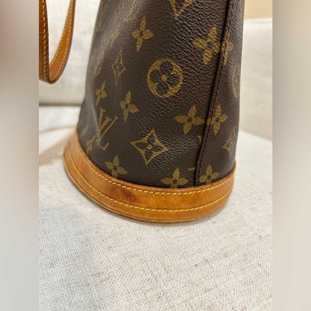 Louis Vuitton Monogram Petit Bucket 23 - Picture 11 of 16